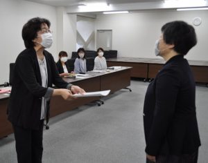 労働局雇用環境・均等室長への手交